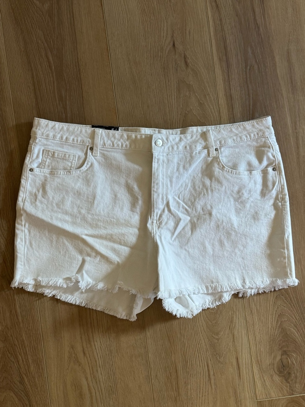 H&M Divided NWT White High Waist Denim Shorts Size 20